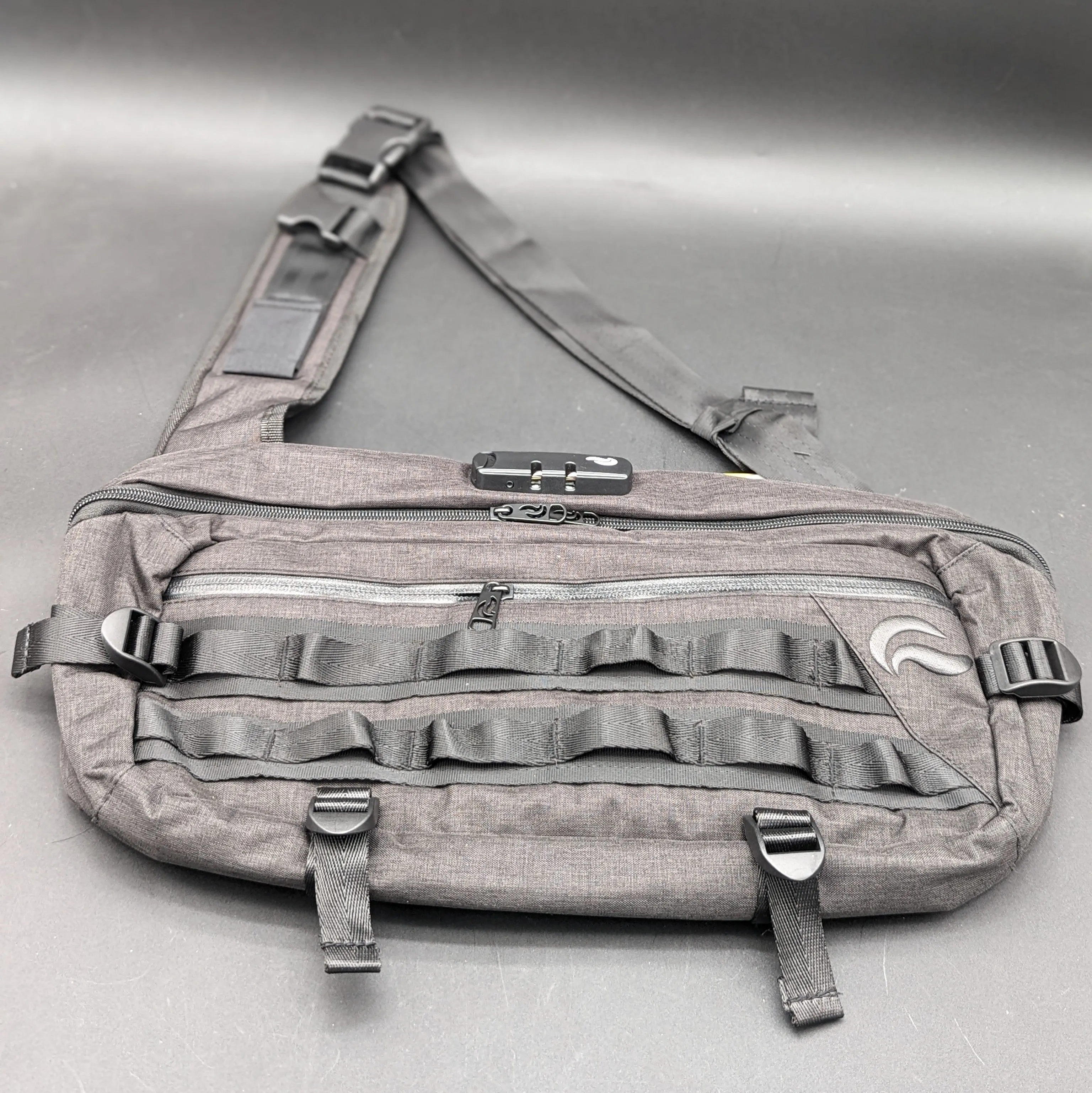 SKUNK 16" Sling Smell proof Bag