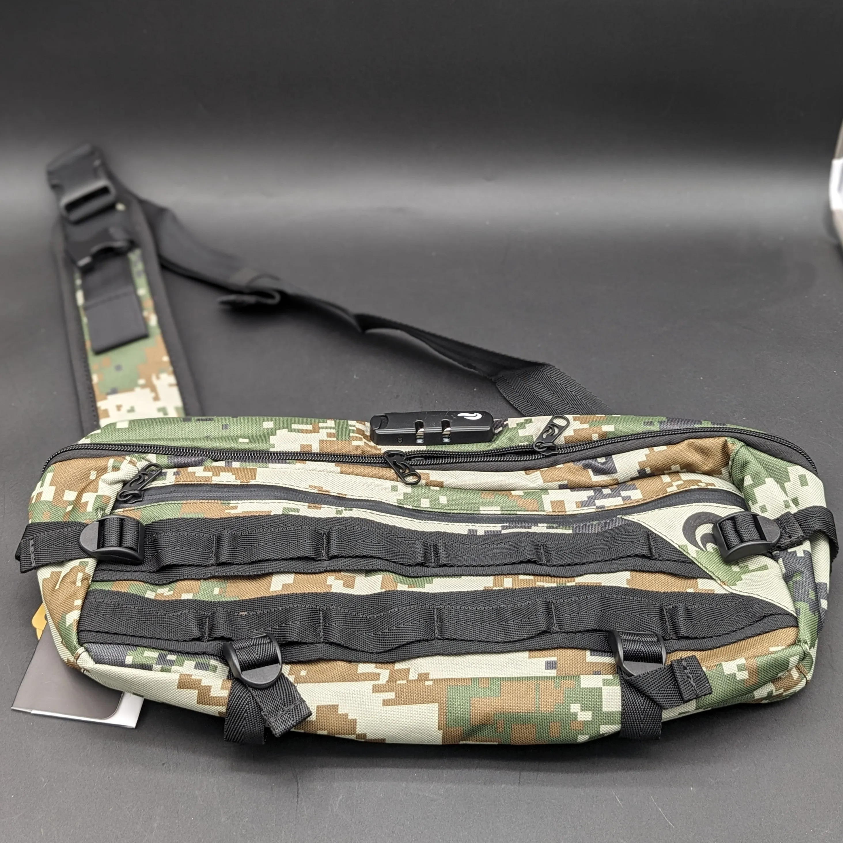 SKUNK 16" Sling Smell proof Bag