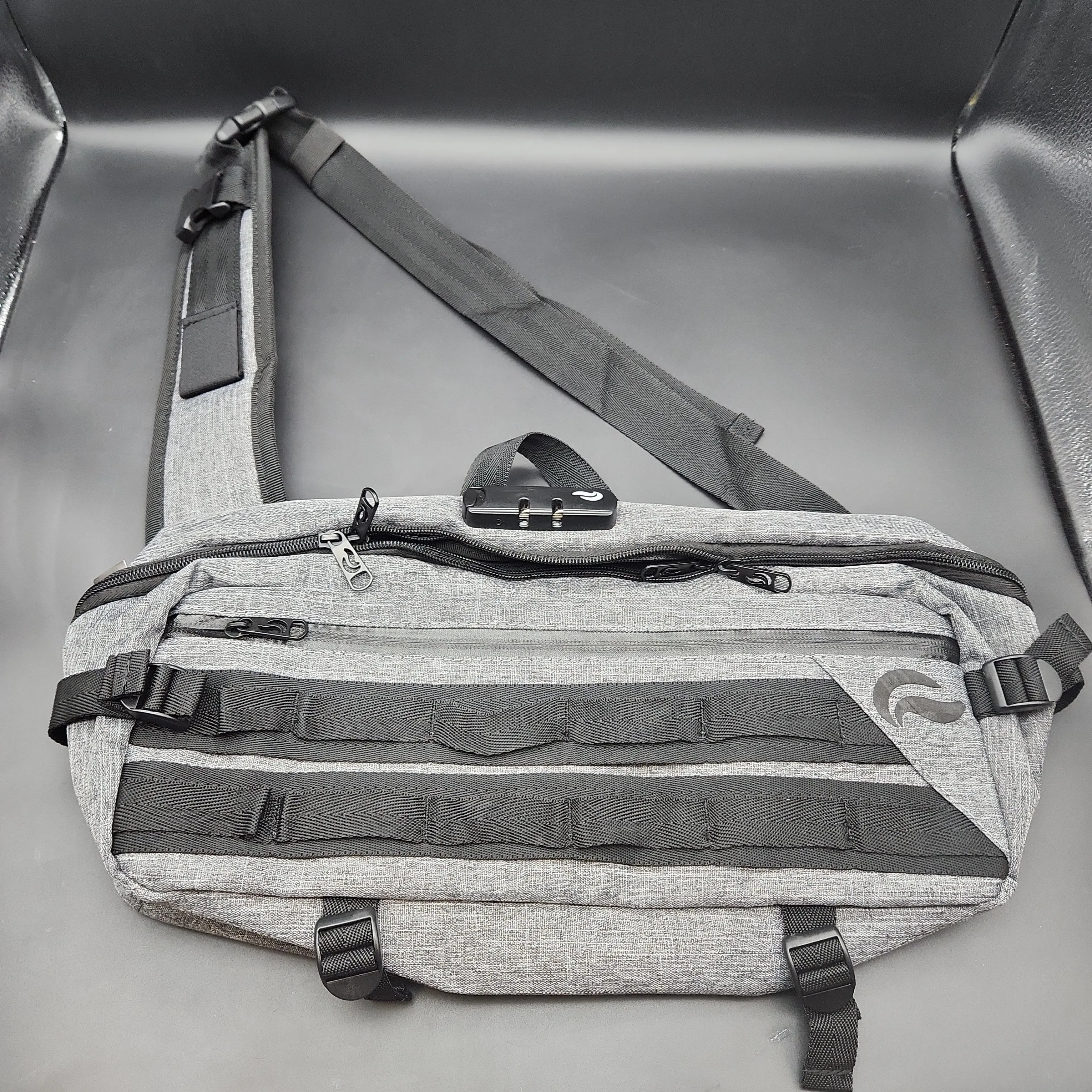 SKUNK 16" Sling Smell proof Bag